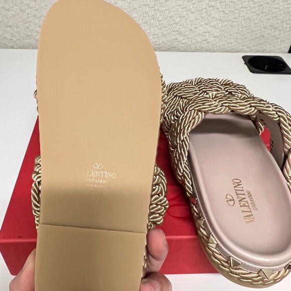 VALENTINO GARAVANI
Braided Espadrille Rockstud Slide Sandals - Picture 10 of 10